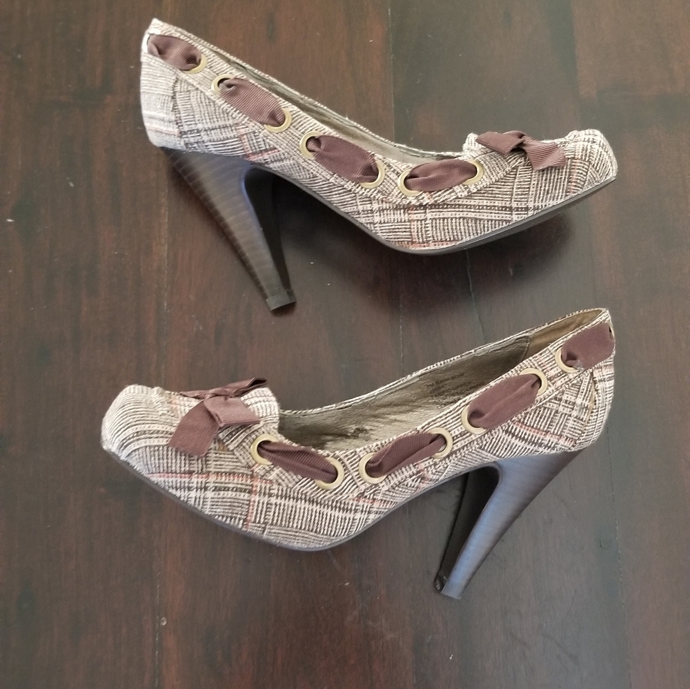 TRIBECA by KENNETH COLE - "Rain-Bow" Brown Plaid Pumps - Size 7 - Picture 9 of 10